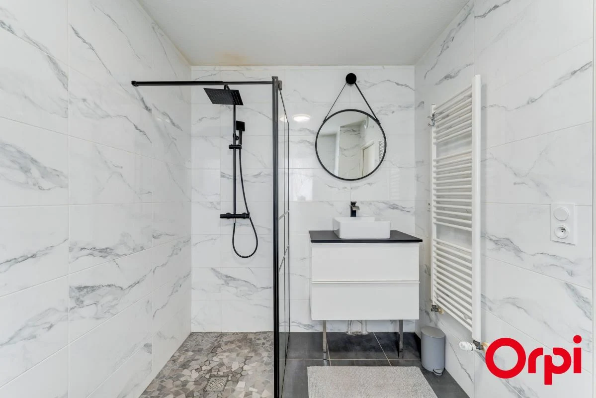 3 Schlafzimmer Haus in Venissieux, France, Nr. 351142