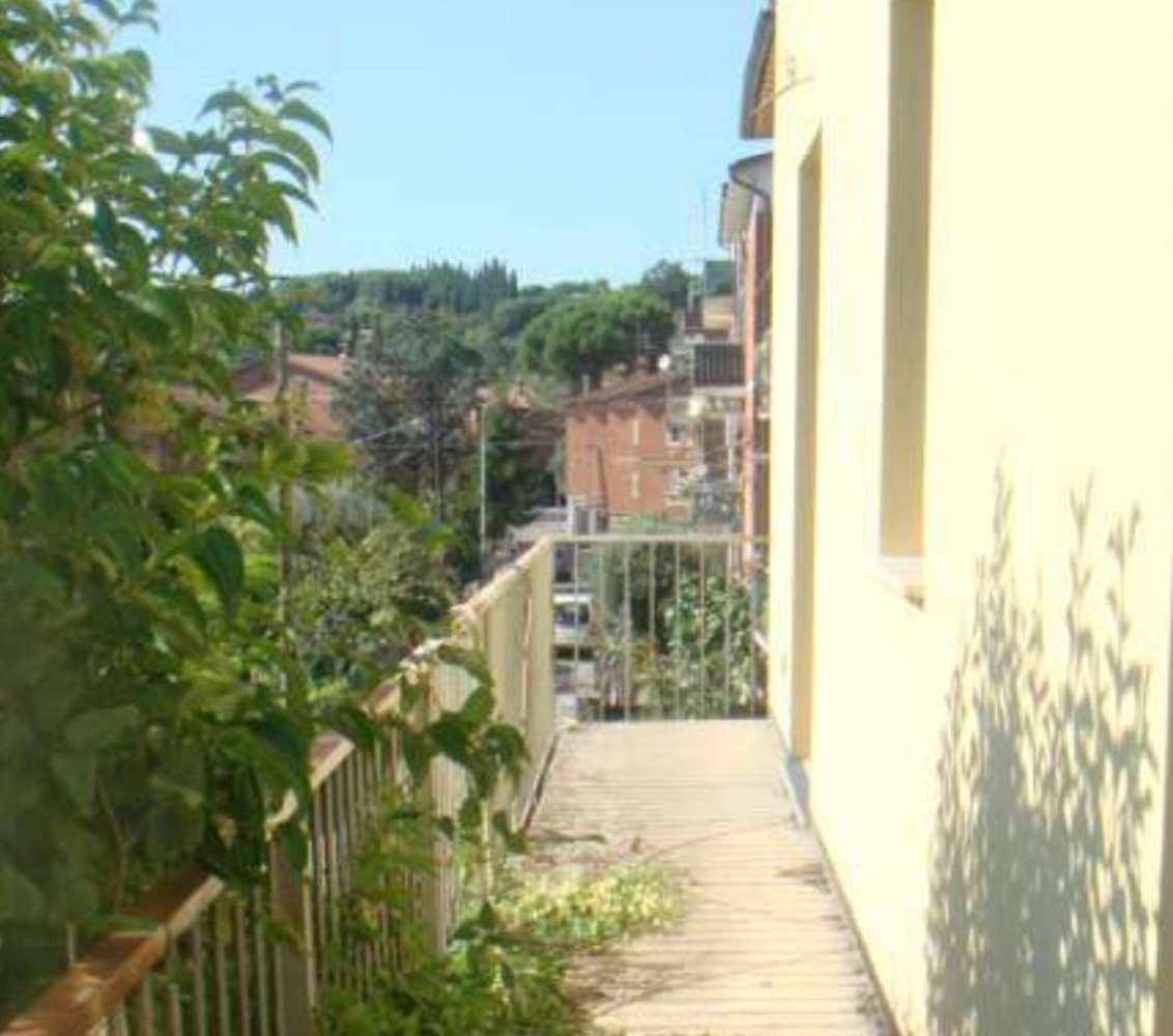 7 rooms Apartment in Perugia, Italy No. 44080