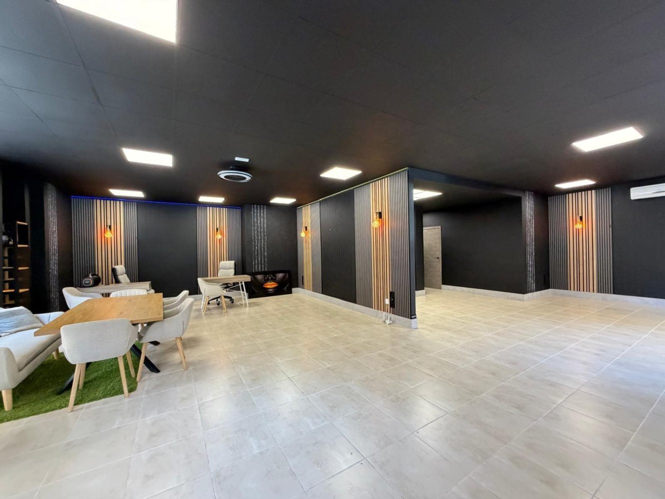 121 m² propiedad comercial en venta en Torrevieja, Alicante, Comunidad Valenciana, Spain № 370087