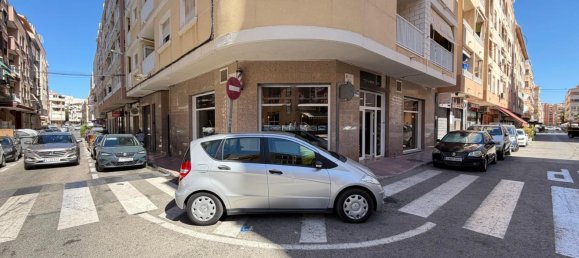 121 m² propiedad comercial en venta en Torrevieja, Alicante, Comunidad Valenciana, Spain № 370087 28