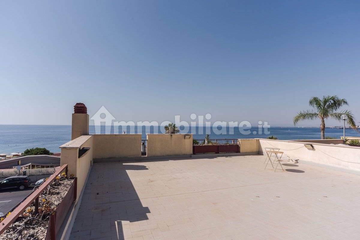 4 bedrooms Villa in Catania, Italy No. 272599