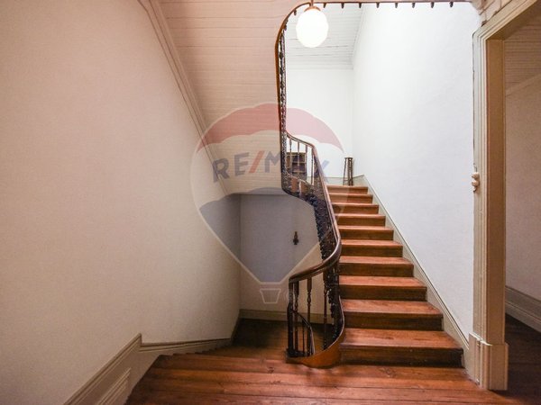 Bâtiment à Lamego, Portugal 1258m² No. 51201