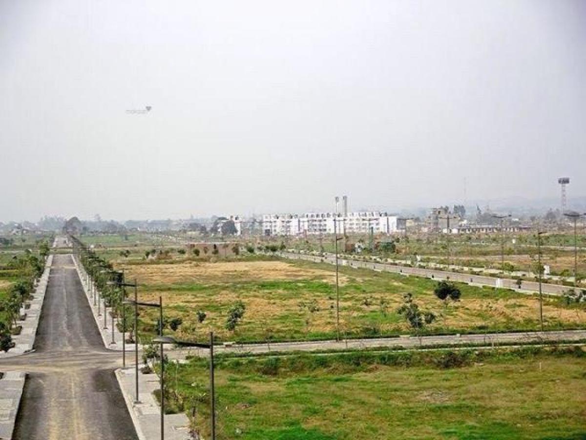  Land in Chandigarh, India No. 34945