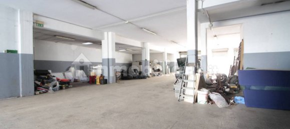 Коммерческая недвижимость с 5 комнатами в Рим, Италия № 140902 3