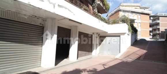 Коммерческая недвижимость с 5 комнатами в Рим, Италия № 140902 16