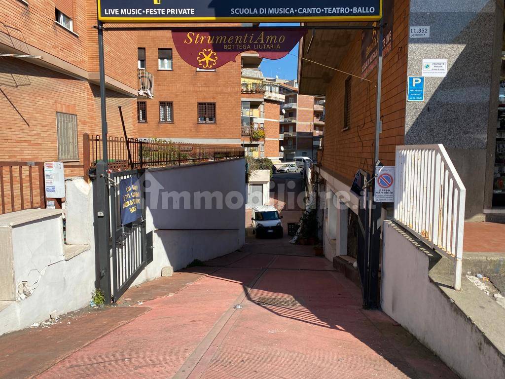 Коммерческая недвижимость с 5 комнатами в Рим, Италия № 140902