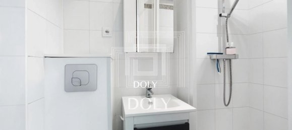 1 bedroom Apartment in Clichy, France No. 296570 4