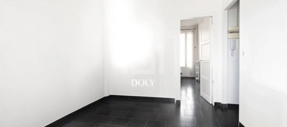 1 bedroom Apartment in Clichy, France No. 296570 2