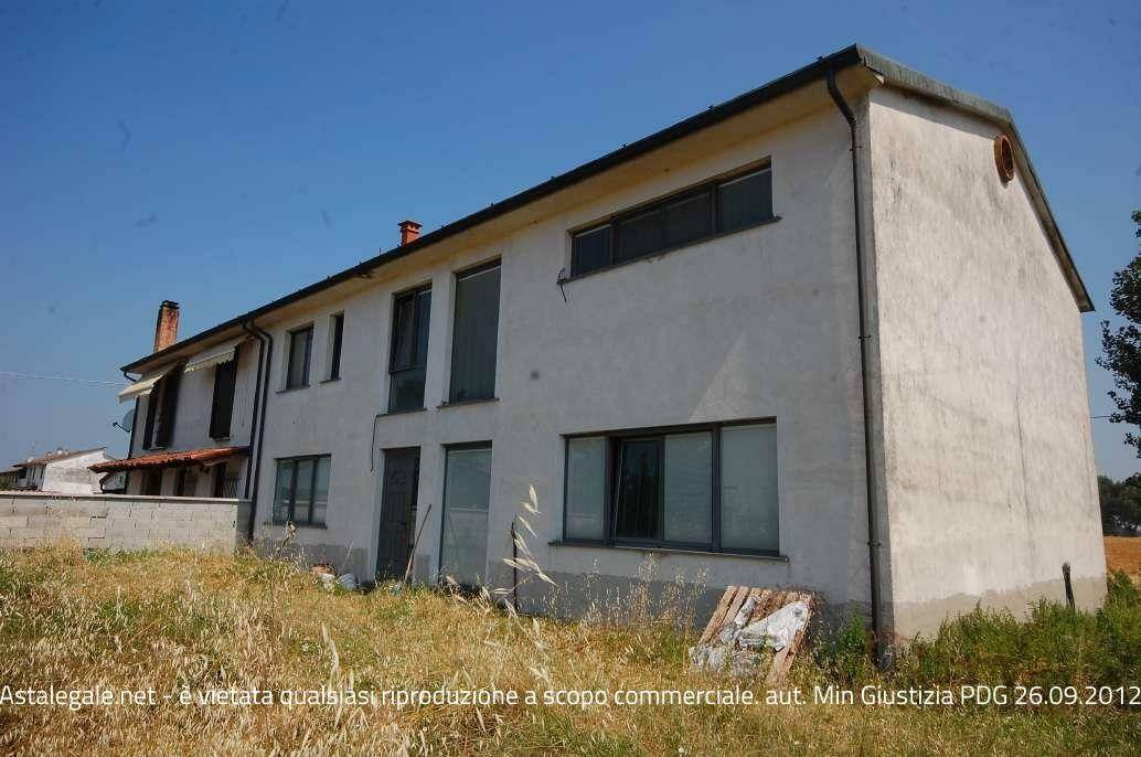 3 bedrooms Villa in Monticelli d'Ongina, Italy No. 308374