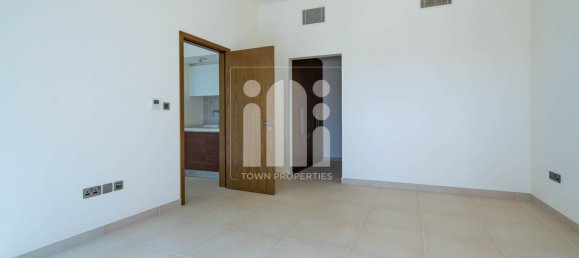 5 bedrooms Villa in Yas Island, UAE No. 6495 9