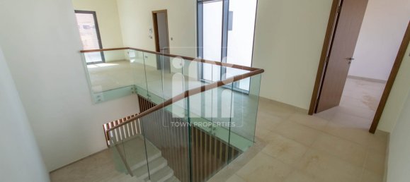 5 bedrooms Villa in Yas Island, UAE No. 6495 2