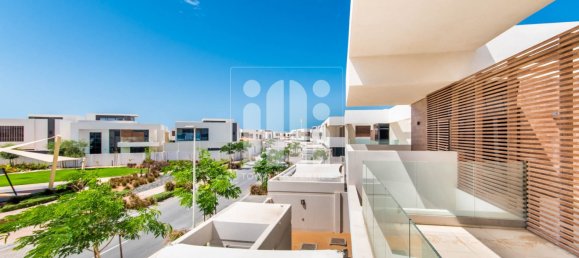 5 bedrooms Villa in Yas Island, UAE No. 6495 18