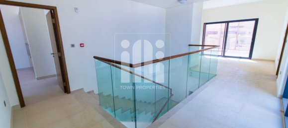 5 bedrooms Villa in Yas Island, UAE No. 6495 3