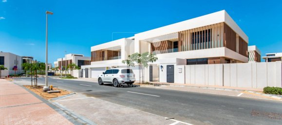 5 bedrooms Villa in Yas Island, UAE No. 6495 13