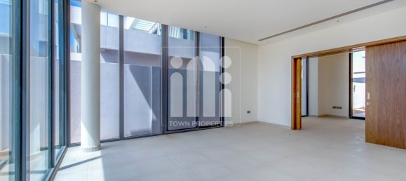 5 bedrooms Villa in Yas Island, UAE No. 6495 8