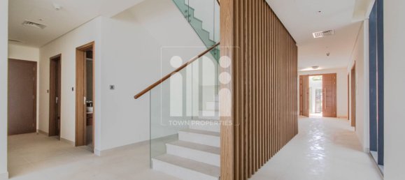 5 bedrooms Villa in Yas Island, UAE No. 6495 12