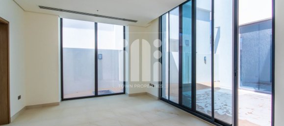 5 bedrooms Villa in Yas Island, UAE No. 6495 10