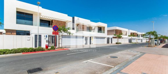 5 bedrooms Villa in Yas Island, UAE No. 6495 16