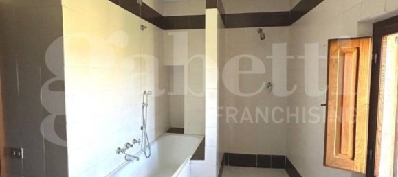 2 bedrooms Apartment in Siena, Italy No. 301014 9