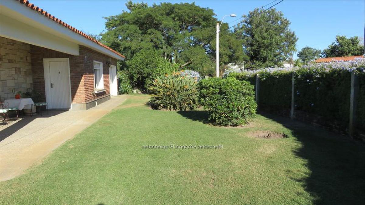 3 bedrooms House in Canelones, Uruguay No. 583