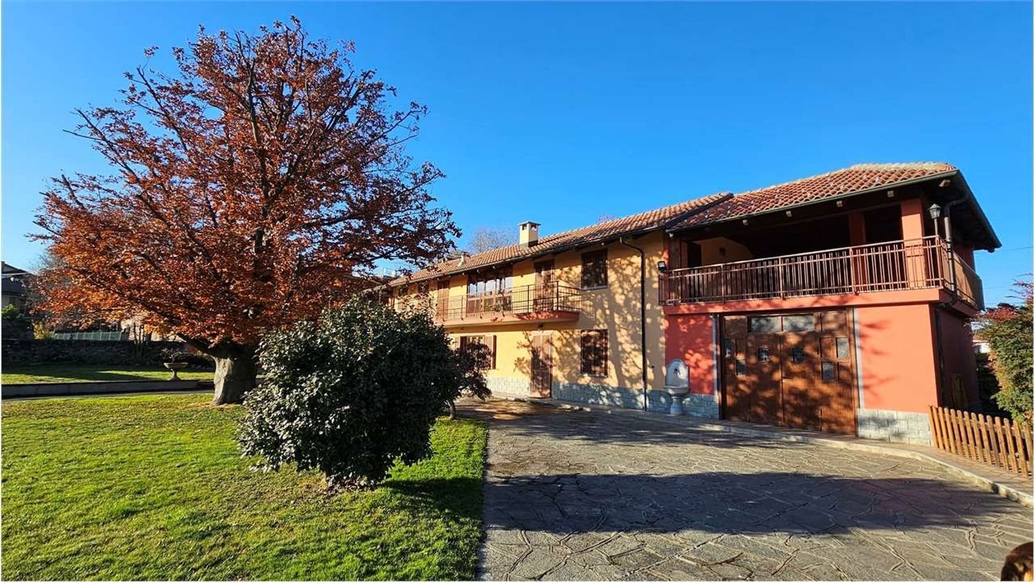 7 rooms Villa in Pinerolo, Italy No. 101172