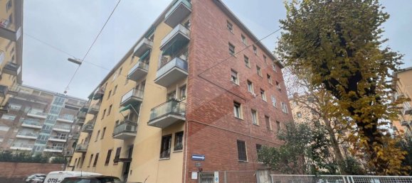 5 rooms Apartment in Bologna, Italy No. 21077 16