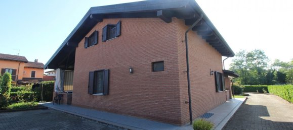 4 bedrooms Villa in Conzano, Italy No. 318631 8