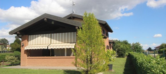 4 bedrooms Villa in Conzano, Italy No. 318631 3