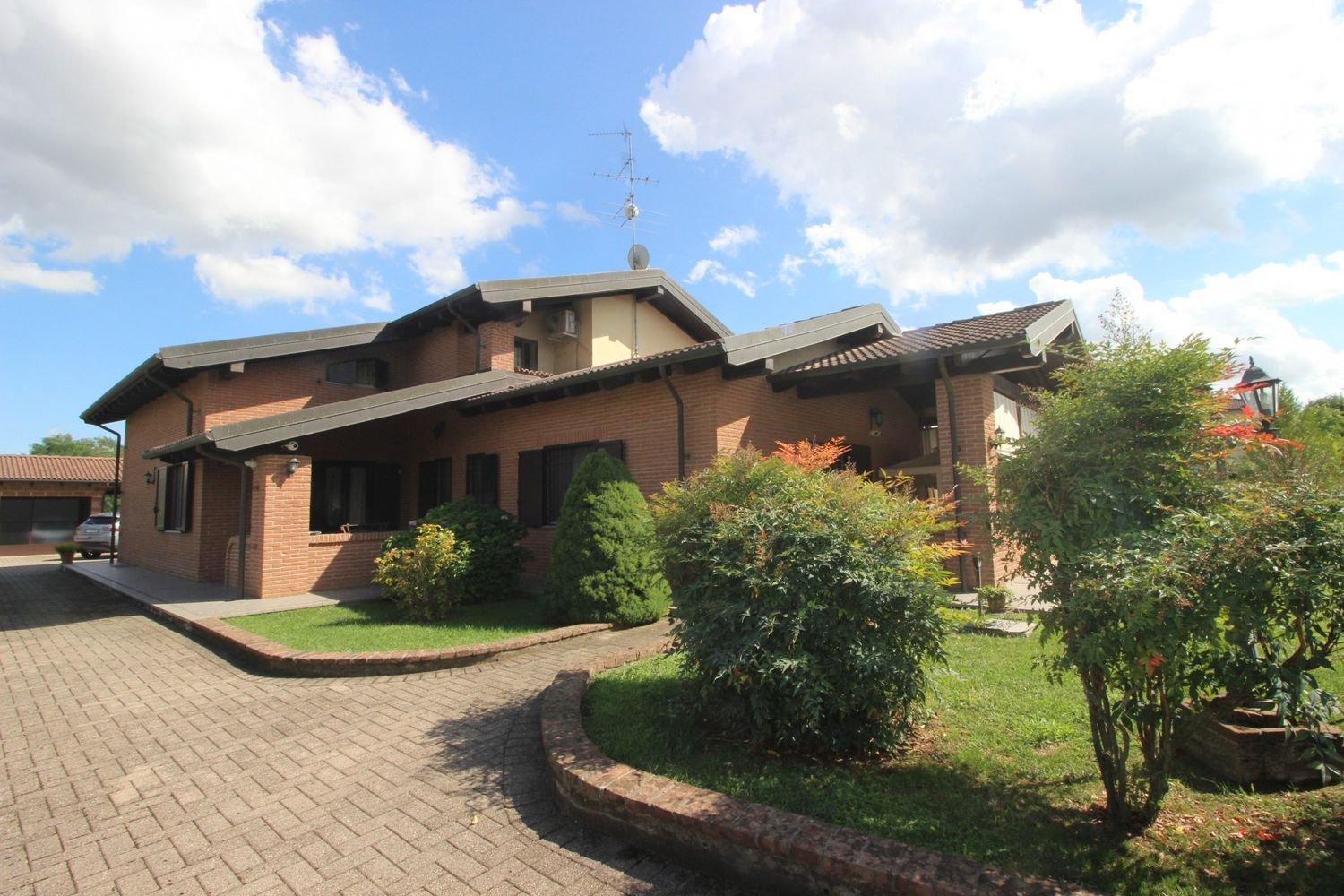 4 bedrooms Villa in Conzano, Italy No. 318631