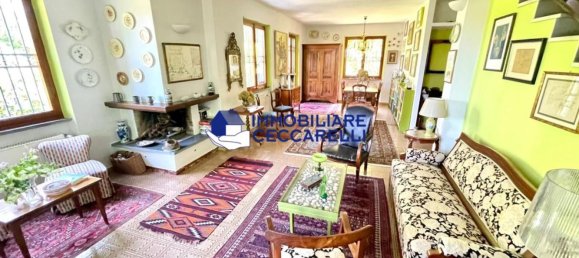 8-salle Villa à Massa, Italy No. 49407 3