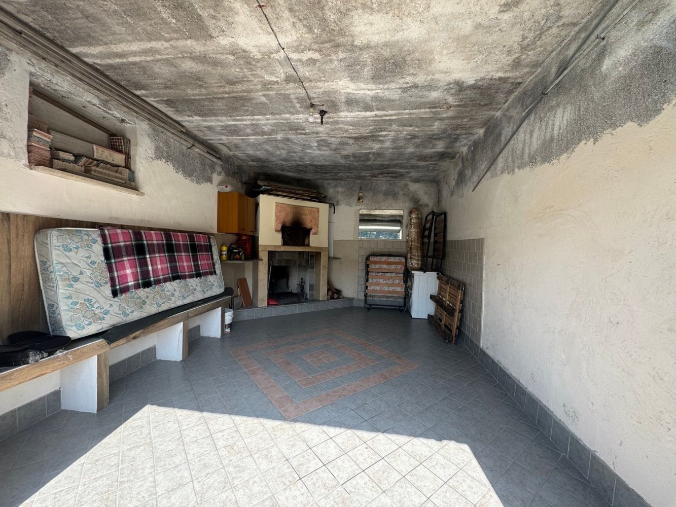  Garage in Carsoli, Italy No. 375099