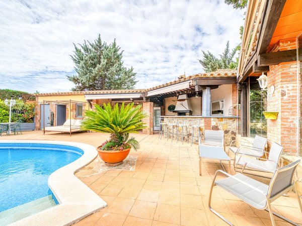 Casa de 5 dormitorios en Peralada, Spain No. 81066