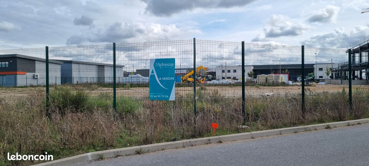 Terreno en Mennecy, France 3200 m² No. 284226