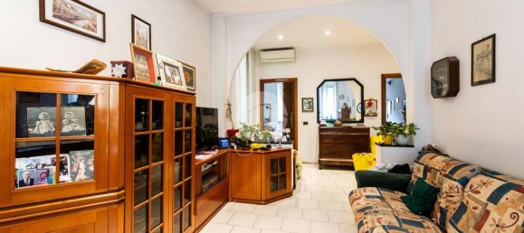2 Schlafzimmer Wohnung in Milan, Italy, Nr. 329596 8