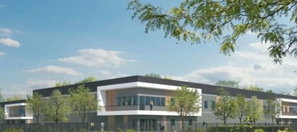 12734m² Commercial property in Persan, France No. 354004 2