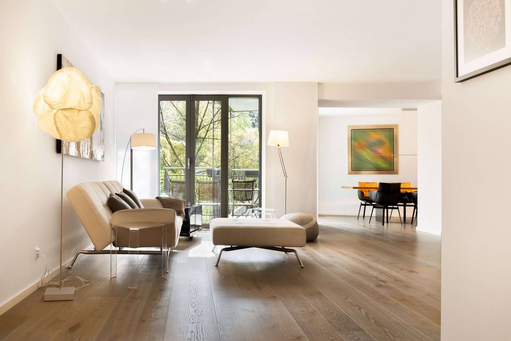 3 bedrooms Apartment in Munich, Germany No. 209249