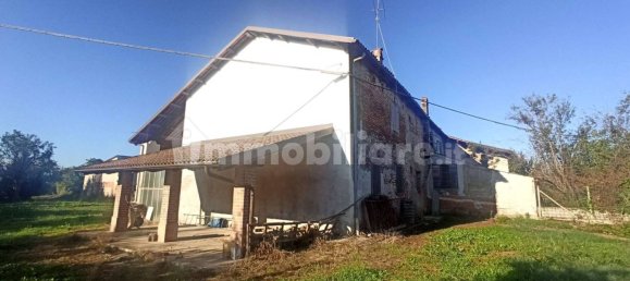 3 bedrooms House in Carrù, Italy No. 324057 4