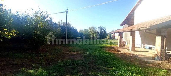 3 bedrooms House in Carrù, Italy No. 324057 3