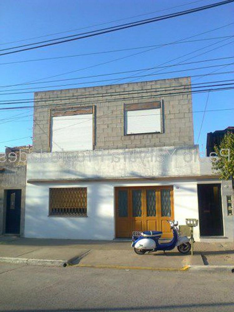 2 bedrooms House in Tres de Febrero, Argentina No. 63324