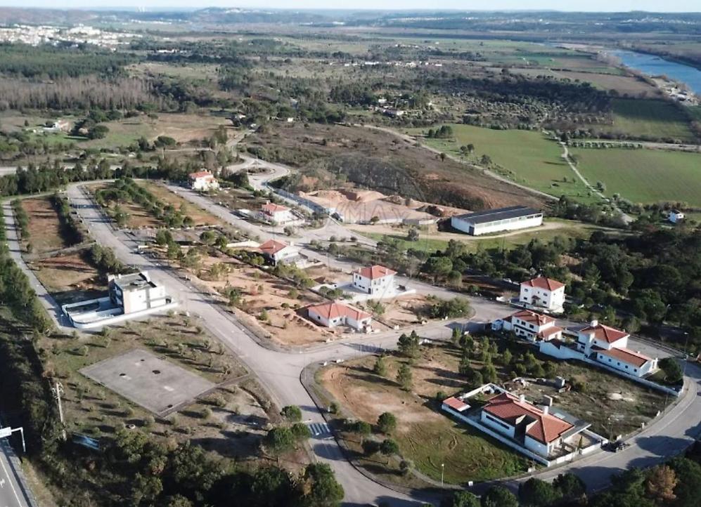  Land in Constancia, Portugal No. 241357