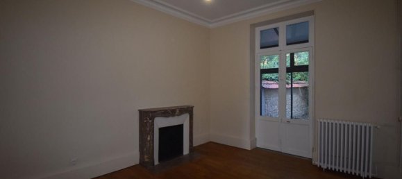 2 bedrooms Apartment in Nevers, France No. 339148 6