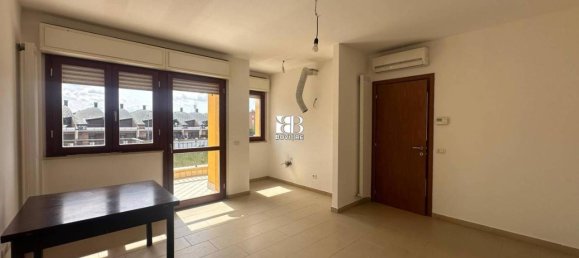 3 rooms Apartment in Rome, Italy No. 33164 10
