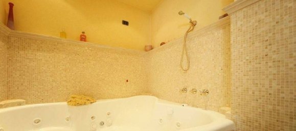4 bedrooms Villa in Monsummano Terme, Italy No. 47001 23