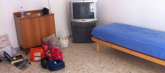 2-salle Appartement à Bari, Italy No. 18841 4