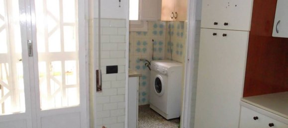 2-salle Appartement à Bari, Italy No. 18841 11