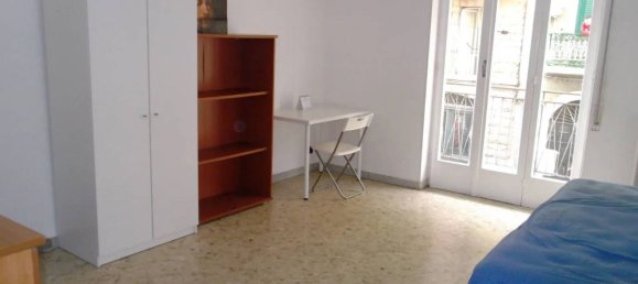 2-salle Appartement à Bari, Italy No. 18841 6