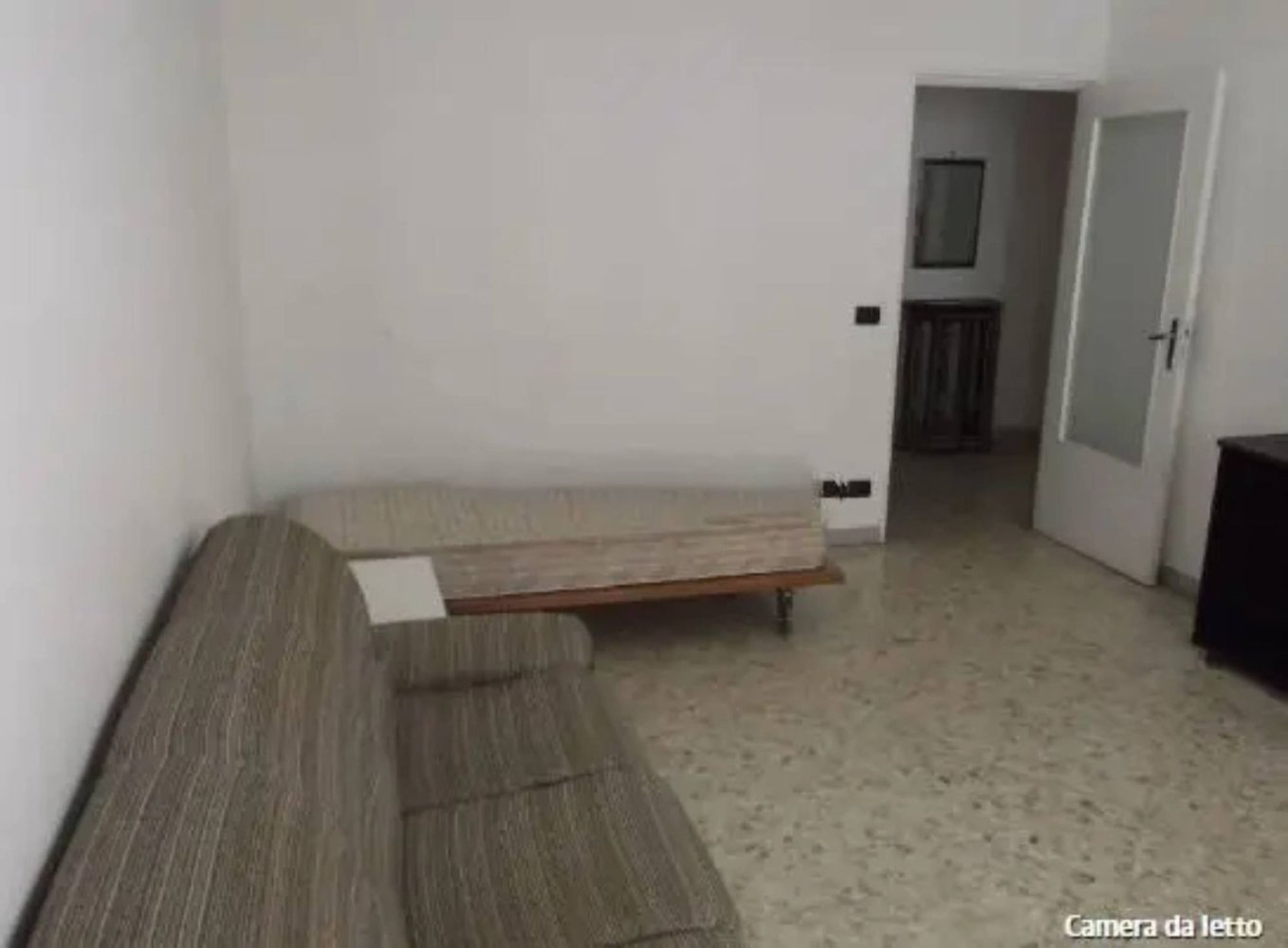 2-salle Appartement à Bari, Italy No. 18841