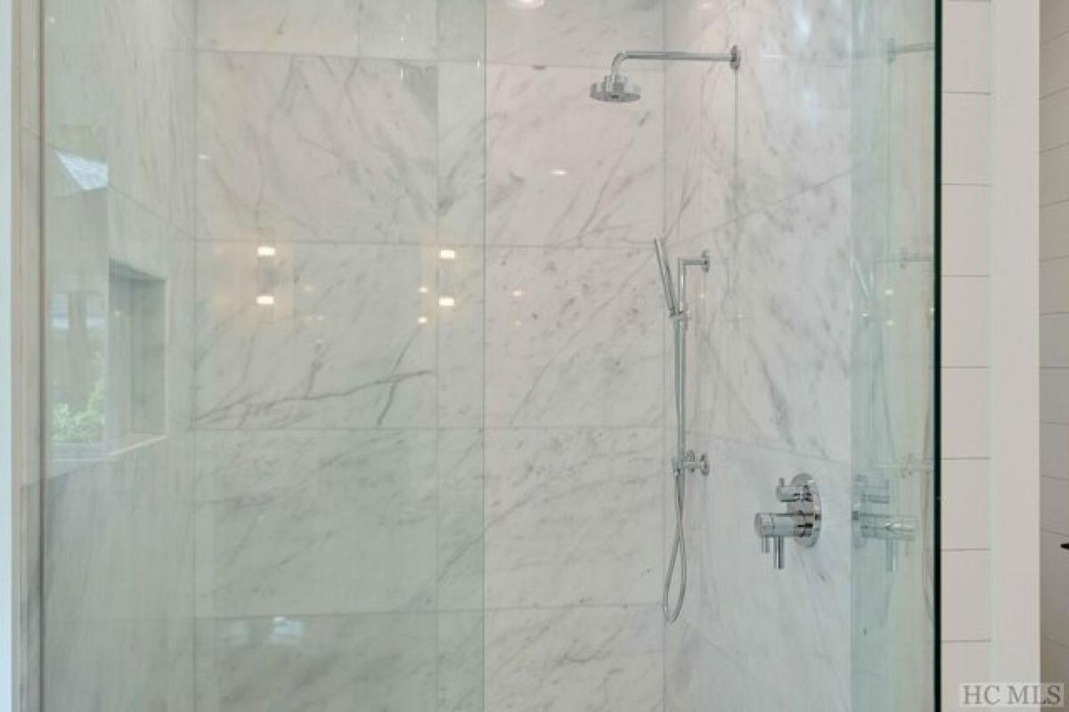 5 bedrooms House in Sapphire, USA No. 382287