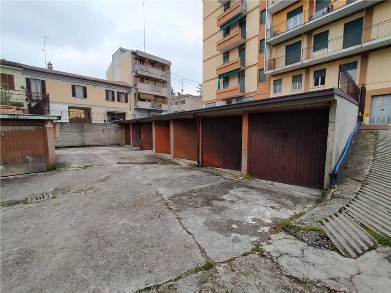  مرآب في Broni, Italy 14متر مربع رقم 86054