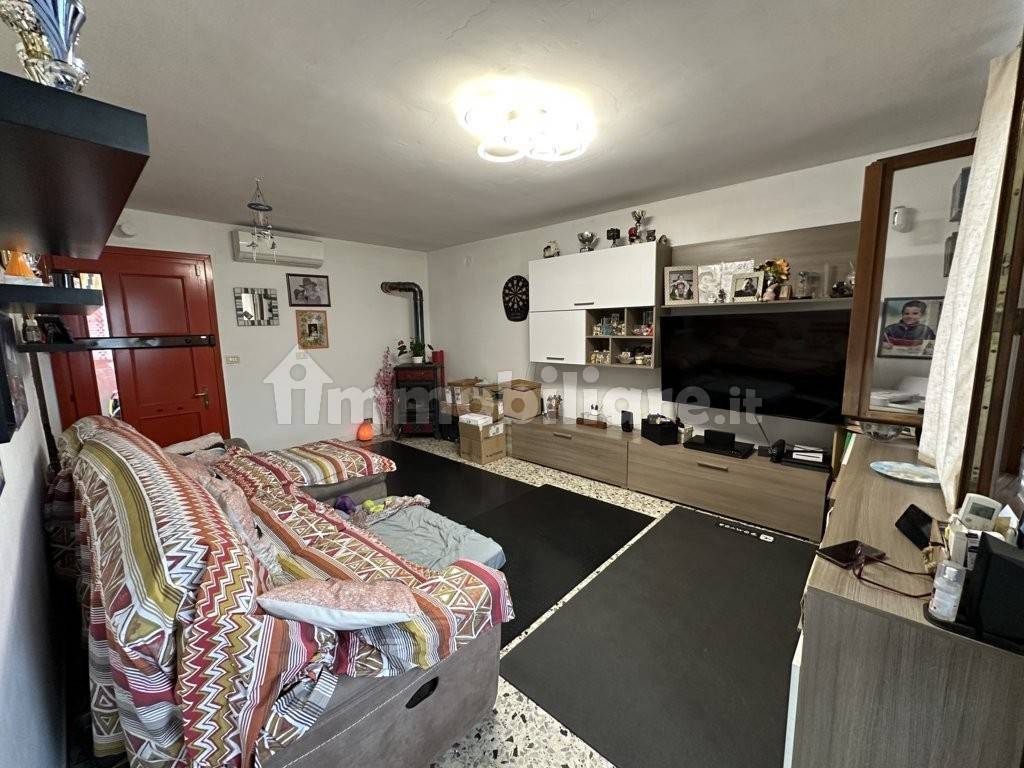 2 bedrooms House in Mira, Italy No. 60576